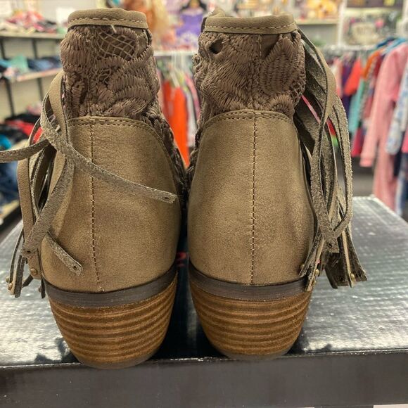 Not Rated Ladies 7.5 Taupe Ankle Heel Boots - Picture 2 of 6